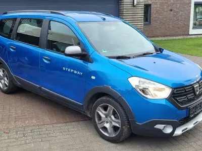 Gebraucht Dacia Lodgy Stepway 102 PS (75 kW) 2019 Blau Van / Kleinbus