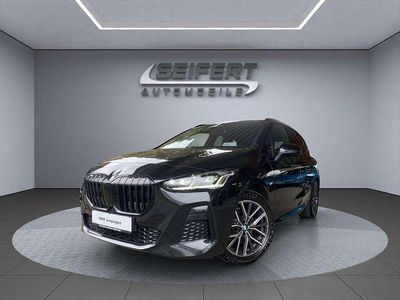 Black sapphire metallic Gebraucht 2023 BMW 218 Active Tourer M Sport Van / Kleinbus | 27.490 € (Teuer)