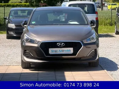 Używany Hyundai i30 Passion 120 KM (88 kW) 2018 Brązowy Sedan/Limuzyna