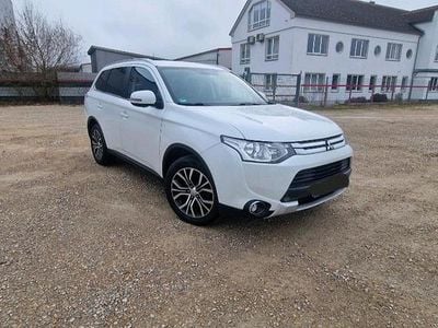 Gebraucht Mitsubishi Outlander 150 PS (110 kW) 2015 Weiß SUV
