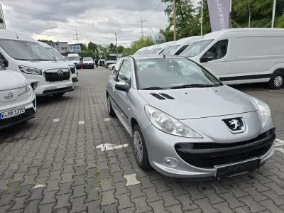 Gebraucht Peugeot 206+ Basis 75 PS (55 kW) 2010 Grau Kleinwagen