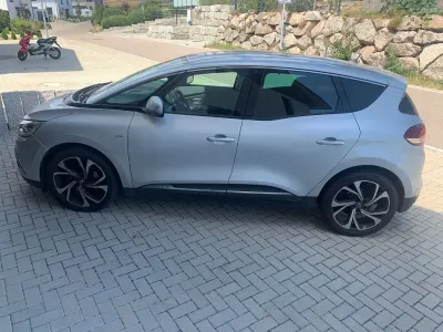 Gebraucht Renault Scénic IV Bose Edition 160 PS (117 kW) 2017 Silber Van / Kleinbus