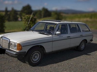 Gebraucht Mercedes 300 88 PS (64 kW) 1982 Weiß Kombi