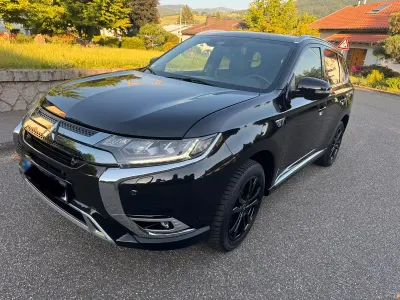 Gebraucht Mitsubishi Outlander P-HEV 224 PS (164 kW) 2019 Schwarz SUV