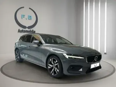 Gebraucht Volvo V60 Core 163 PS (119 kW) 2024 Grau Kombi