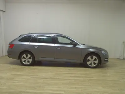 Gebraucht Skoda Superb Ambition 190 PS (139 kW) 2022 Grau Kombi