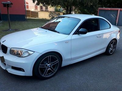 Begagnad BMW 125 Sport Line 218 HK (160 kW) 2012 Vit Halvkombi