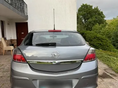 Gebraucht Opel Astra GTC 105 PS (77 kW) 2006 Silber Limousine
