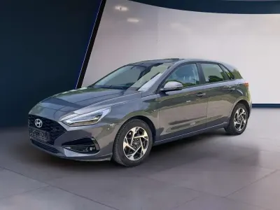 Gebraucht Hyundai i30 Advantage 101 PS (74 kW) 2024 Ecotraonic grey pearl Limousine