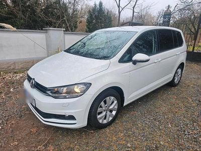 Weiß Gebraucht 2019 VW Touran Van / Kleinbus | 16.890 €