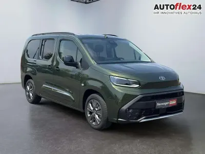Neu Toyota Proace Verso City 131 PS (96 kW) 2026 Khaki grün metallic Kombi