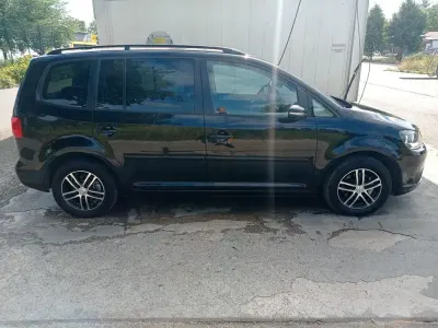 Gebraucht VW Touran Comfortline 105 PS (77 kW) 2013 Schwarz Van / Kleinbus