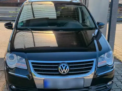 Gebraucht VW Touran Highline 140 PS (102 kW) 2010 Schwarz Van / Kleinbus