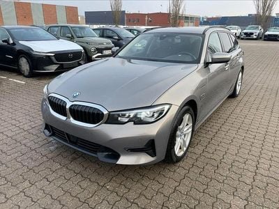 Grau Gebraucht 2021 BMW 330e Sport Line Kombi | 18.500 € (Guter Preis)