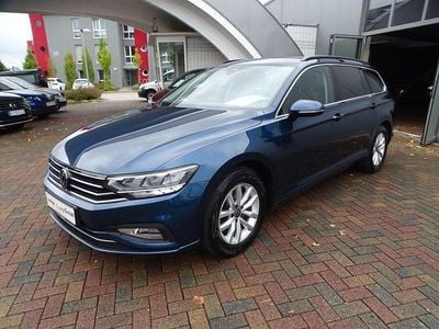 Gebraucht VW Passat 150 PS (110 kW) 2023 Blau Kombi
