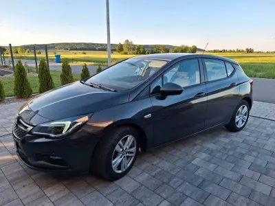 Gebraucht Opel Astra Edition 125 PS (91 kW) 2016 Grau Limousine
