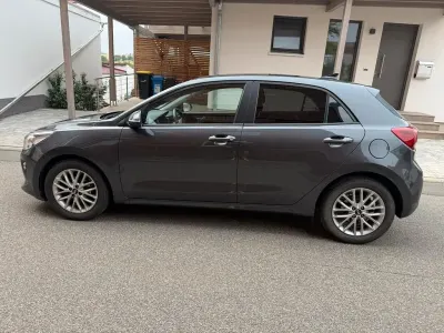 Gebraucht Kia Rio DREAM-TEAM Edition 99 PS (72 kW) 2019 Grau Limousine
