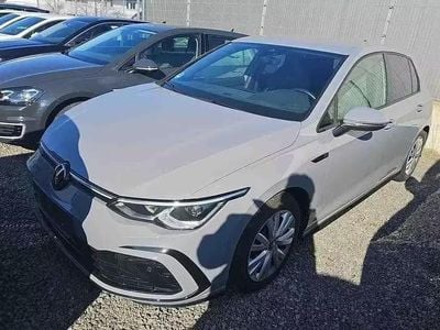 Usado VW Golf VIII R-line 131 HP (96 kW) 2024 Cinzento Sedan