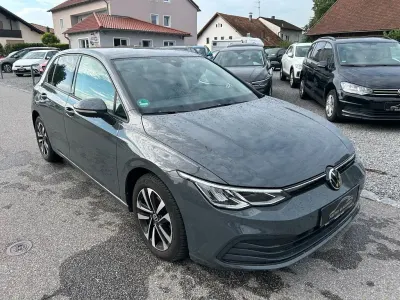 Gebraucht VW Golf VIII United 150 PS (110 kW) 2021 Grau Limousine