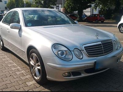 Silber Gebraucht 2005 Mercedes E200 Classic Limousine | 5.250 € (Fairer Preis)