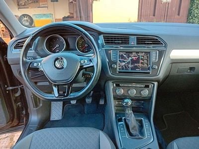 Gebraucht VW Tiguan Comfortline 125 PS (91 kW) 2016 Schwarz SUV