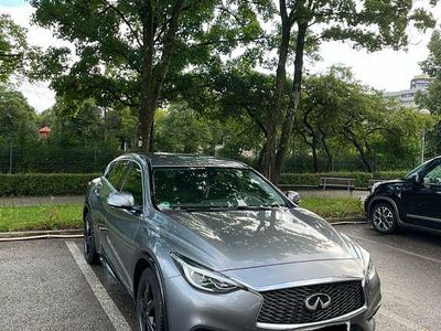 Infiniti Q30