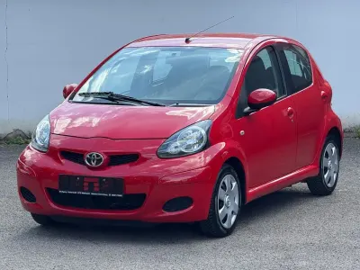 Gebraucht Toyota Aygo Cool 68 PS (50 kW) 2011 Rot Kleinwagen