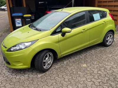 Gebraucht Ford Fiesta Trend 82 PS (60 kW) 2010 Grün Limousine