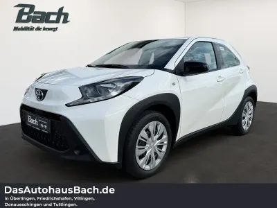 Gebraucht Toyota Aygo X Play 72 PS (52 kW) 2026 Weiß SUV