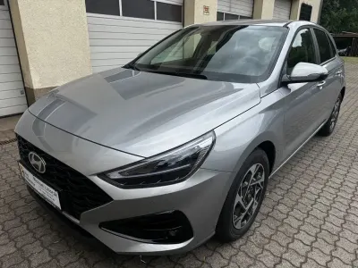 Neu Hyundai i30 Comfort 116 PS (85 kW) 2026 Silber Limousine