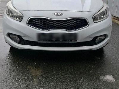 Gebraucht Kia Ceed 128 PS (94 kW) 2015 Weiß Kleinwagen