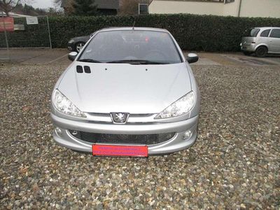 Gebraucht Peugeot 206 CC Quiksilver 109 PS (80 kW) 2005 Lackierung aluminiummetallic Cabrio