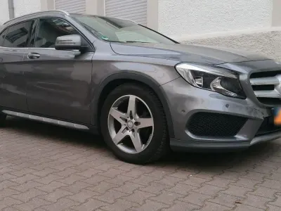 Usata Mercedes GLA200 AMG line 156 CV (114 kW) 2014 Grigio SUV