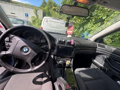 BMW 523