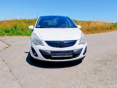 Gebraucht Opel Corsa 101 PS (74 kW) 2012 Weiß Kleinwagen