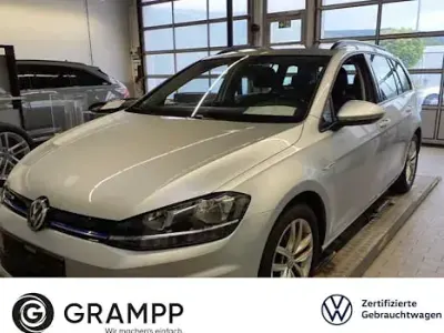 Gebraucht VW Golf VIII Comfortline 130 PS (95 kW) 2020 Silber Kombi