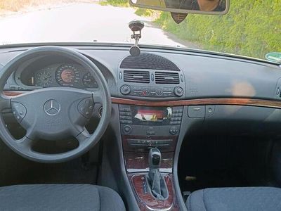 Mercedes E200