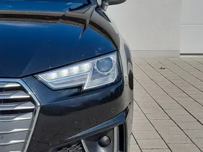 Gebraucht Audi A4 Sport 150 PS (110 kW) 2019 Mythosschwarz metallic Kombi