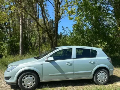 Usata Opel Astra 115 CV (84 kW) 2009 Argento Coupé