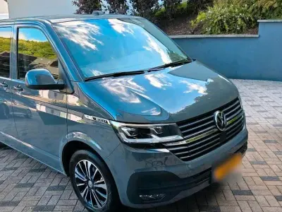 Gebraucht VW Multivan 150 PS (110 kW) 2021 Grau Van / Kleinbus