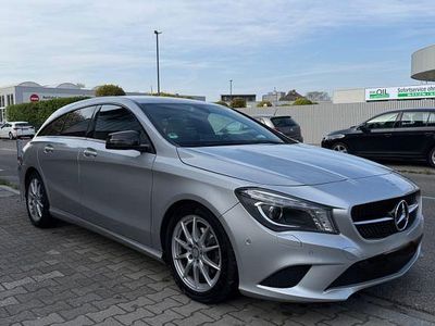 Gebraucht Mercedes CLA180 Shooting Brake 122 PS (89 kW) 2016 Grau Kombi