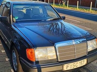 Gebraucht Mercedes 230 136 PS (100 kW) 1990 Blau