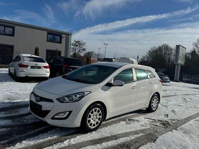 Weiß Gebraucht 2014 Hyundai i30 Classic Kombi | 3.990 € (Etwas zu teuer)