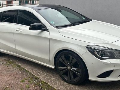 Gebraucht Mercedes CLA200 Shooting Brake 156 PS (114 kW) 2015 Weiß Kombi