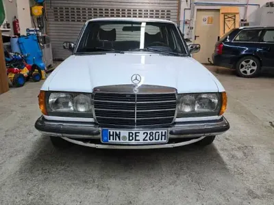 Gebraucht Mercedes 280 177 PS (130 kW) 1977 Weiß Limousine