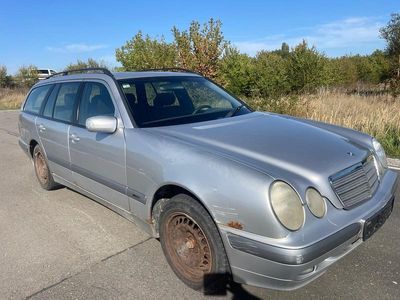 Mercedes E270