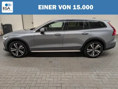 Gebraucht Volvo V60 CC Pro 190 PS (139 kW) 2021 Grau metallic Kombi