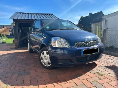 Gebraucht Toyota Yaris 65 PS (47 kW) 2003 Blau Kleinwagen