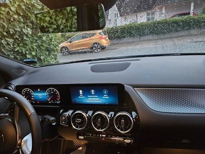 Gebraucht Mercedes B180 136 PS (100 kW) 2023 Blau Van / Kleinbus