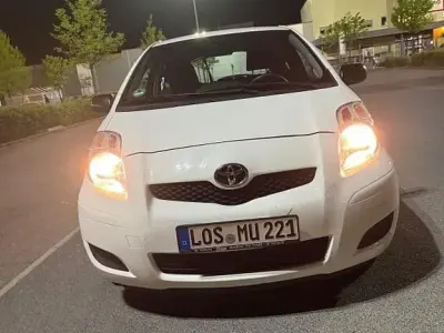 Gebraucht Toyota Yaris 69 PS (50 kW) 2009 Weiß Kleinwagen